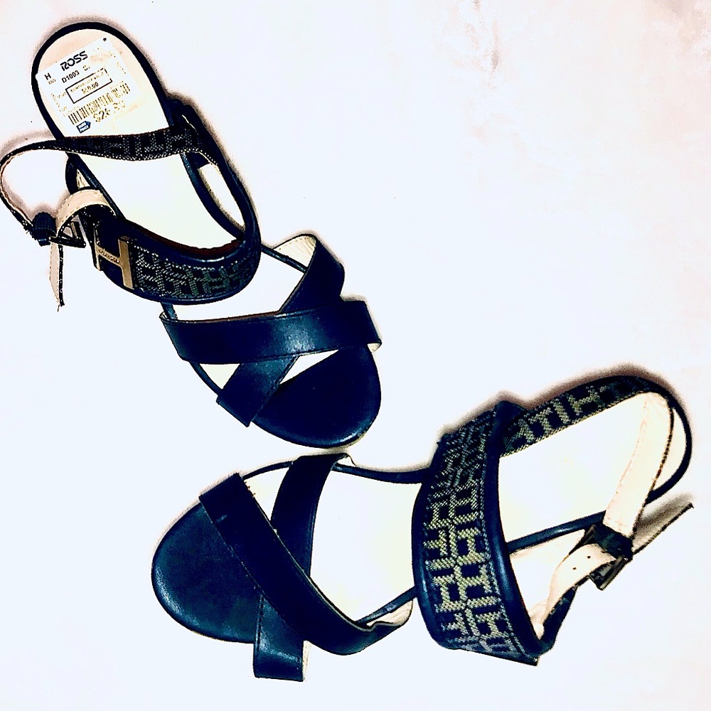 Navy blue Tommy Hillfiger wedges.size 9. never